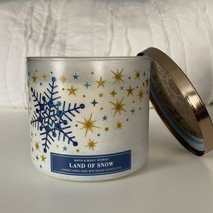 Bath and Body Works Candle- Land of Snow